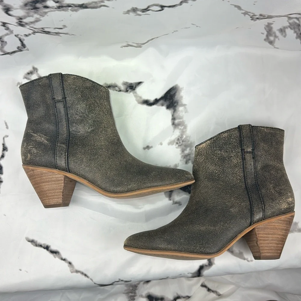 Frye & Co Malley Ankle Boots Leather Pull Tab Distressed Stacked Heel Western